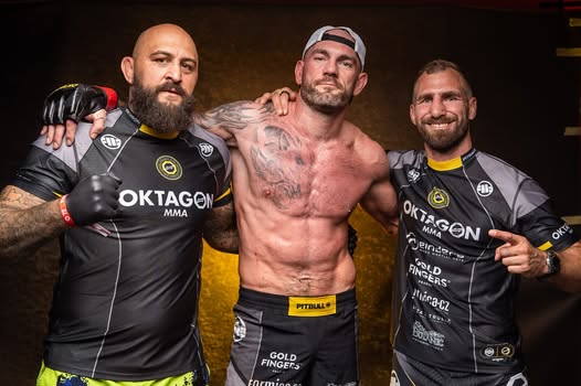 Team Škvor, trenér muay thai, kickbox, box, kondice. academy photo